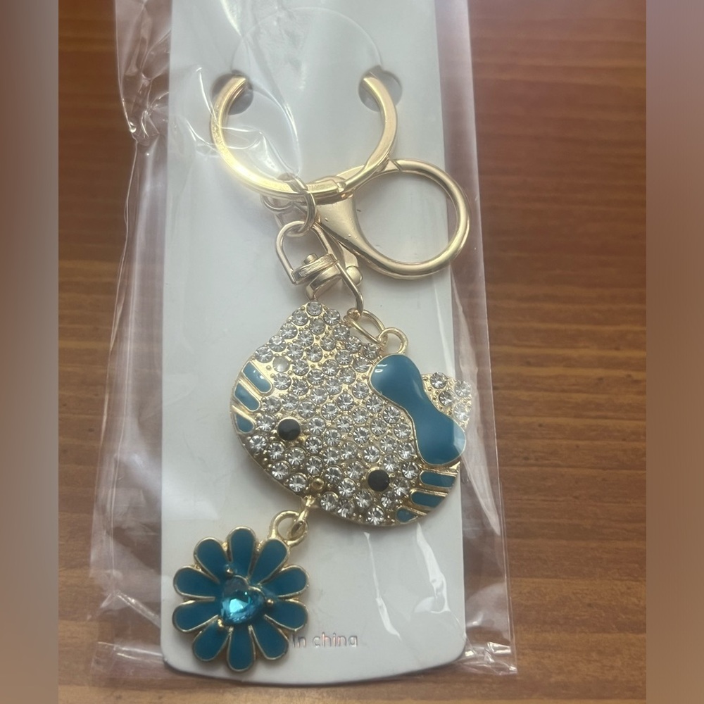 Hello Kitty Keychain - Picture 2 of 2